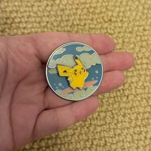 pokémon x nintendo flying/surfing pikachu enamel pin - pokémon!